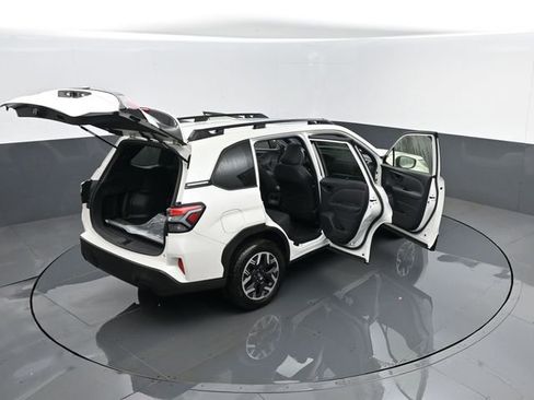 Used 2025 Subaru Forester Premium image 28