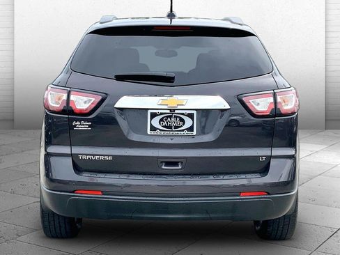 Used 2017 Chevrolet Traverse LT w/ Style and Technology Package FWD image 3