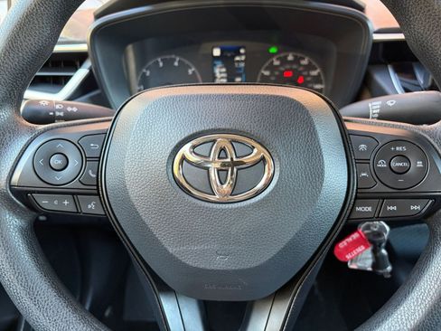 Used 2025 Toyota Corolla LE image 25