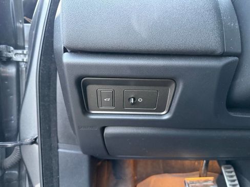 Used 2018 Land Rover Range Rover Evoque Landmark Edition image 24