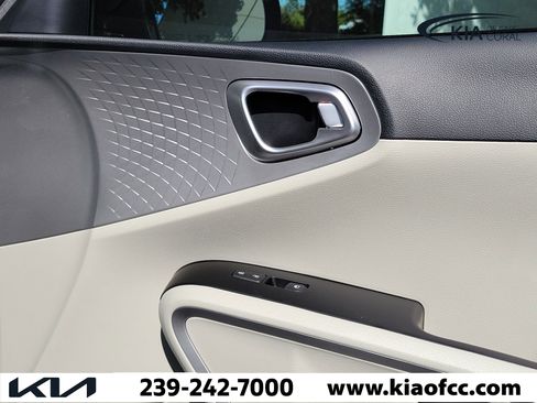 Used 2023 Kia Soul LX FWD image 27
