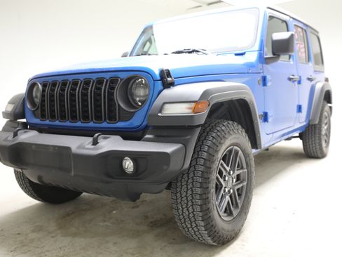 Used 2024 Jeep Wrangler Unlimited Sport AWD/4WD image 1