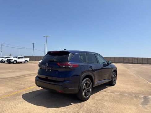 Certified 2025 Nissan Rogue SV FWD image 19