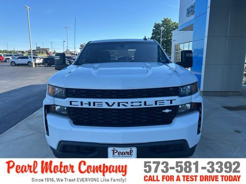 Used 2019 Chevrolet Silverado 1500 Custom w/ Custom Max Trailering Package AWD/4WD image 2