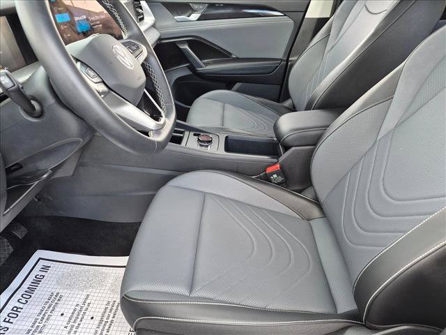 Used 2025 Volkswagen Tiguan SE FWD image 16