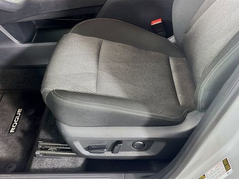 Used 2024 Nissan Rogue SV image 19