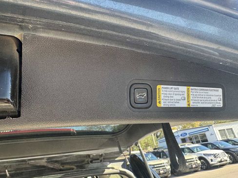 Used 2007 GMC Yukon Denali image 13