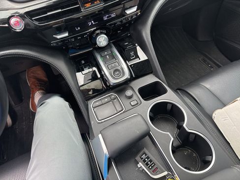 Used 2022 Acura MDX SH-AWD w/ Advance Package image 29