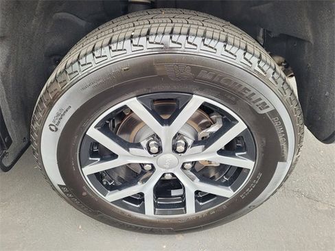 Used 2024 Jeep Grand Cherokee Limited image 27