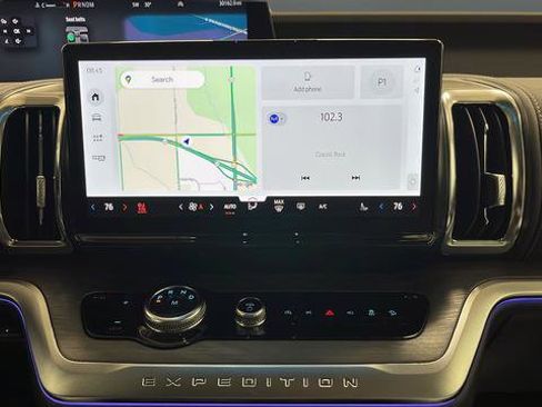 Used 2025 Ford Expedition Platinum w/ Driver's Package image 28