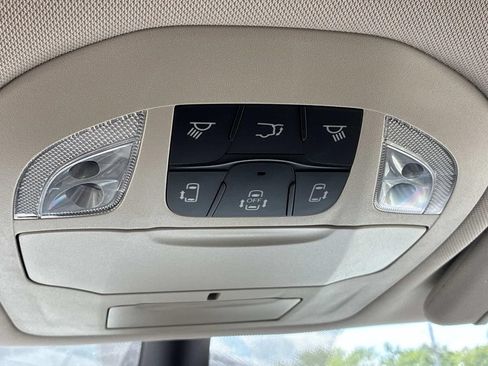 Used 2023 Chrysler Voyager LX FWD image 38