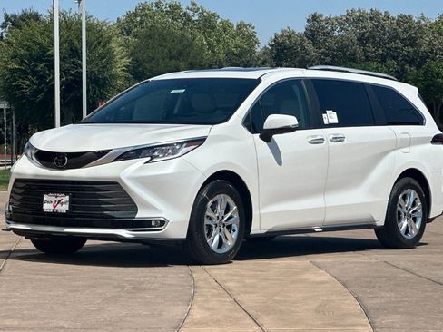 New 2026 Toyota Sienna Limited FWD image 8