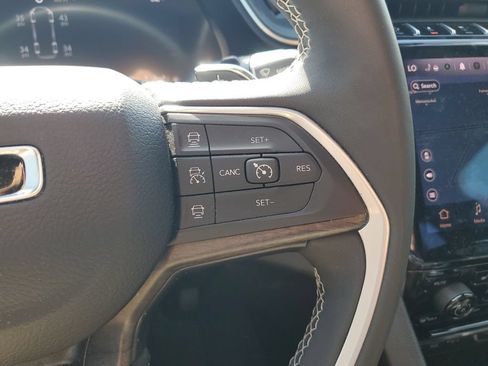Used 2024 Jeep Grand Cherokee L Limited w/ Black Appearance Package RWD image 21