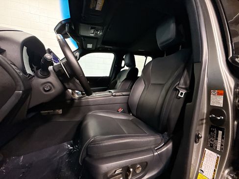 Used 2022 Lexus LX 600 4WD w/ Accessory Package (Z1) image 5