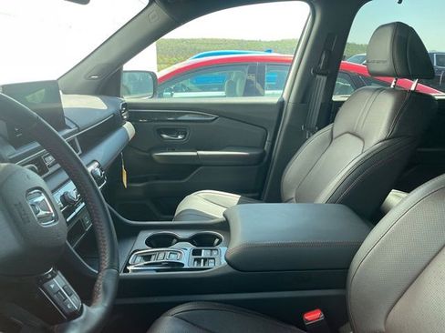 Used 2025 Honda Pilot Black Edition image 6