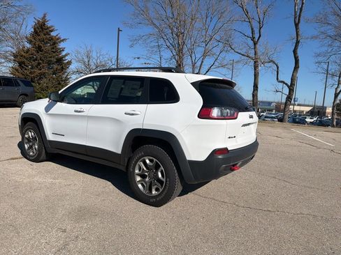 Used 2019 Jeep Cherokee Trailhawk w/ Cold Weather Group image 10