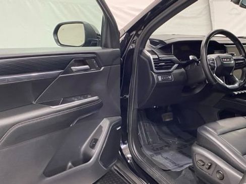 Used 2024 GMC Acadia Elevation image 31