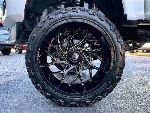 Used 2022 Ford F250 Platinum w/ FX4 Off-Road Package image 33