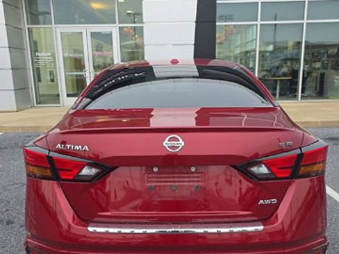 Used 2021 Nissan Altima 2.5 SR w/ SR Premium Package image 4