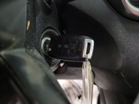 Used 2020 Kia Sorento LX image 16