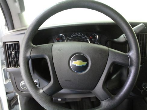 Used 2020 Chevrolet Express 2500 RWD image 9
