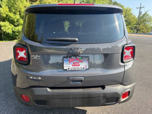 Used 2023 Jeep Renegade Latitude AWD/4WD image 12
