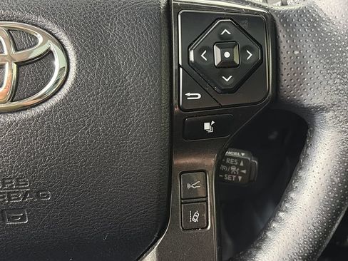 Used 2023 Toyota 4Runner TRD Off-Road Premium w/ Moonroof Package AWD/4WD image 18