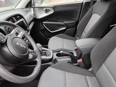 Used 2023 Kia Soul LX w/ LX Technology Package image 8