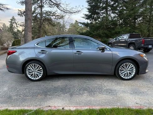 Used 2013 Lexus ES 350 w/ Luxury Pkg image 4