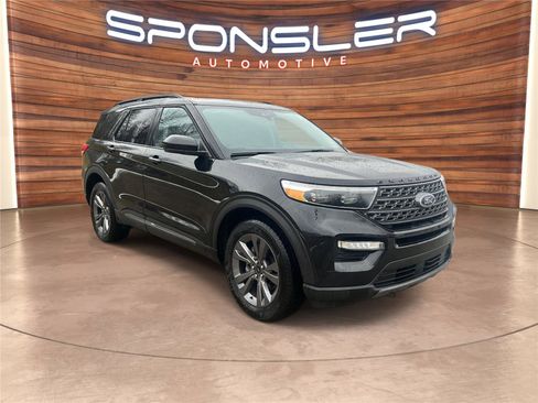 Used 2023 Ford Explorer XLT w/ Equipment Group 202A image 8