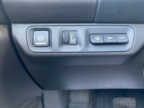 Used 2023 GMC Acadia SLT w/ Elevation Edition image 20