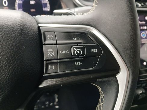 Used 2024 Jeep Grand Cherokee Laredo RWD image 25