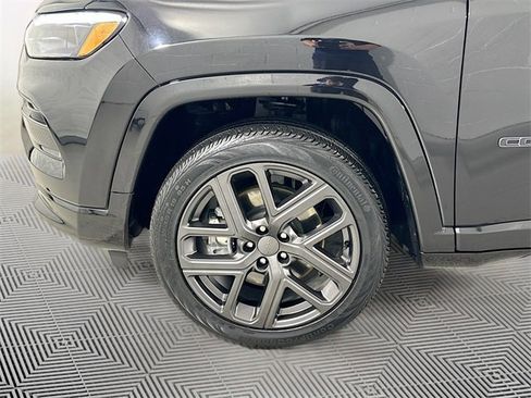 Used 2024 Jeep Compass Limited w/ High Altitude Package image 28