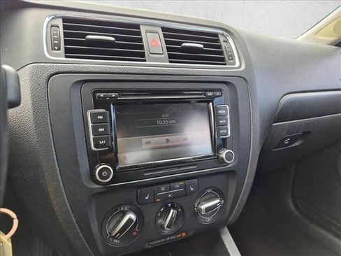 Used 2011 Volkswagen Jetta SE FWD image 13