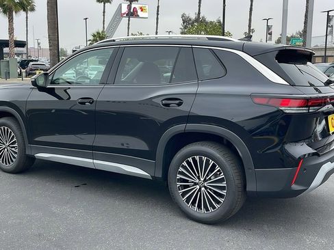 Certified 2025 Volkswagen Tiguan S FWD image 11