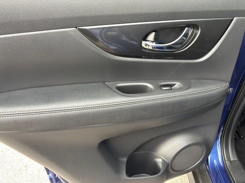 Used 2019 Nissan Rogue SV FWD image 29