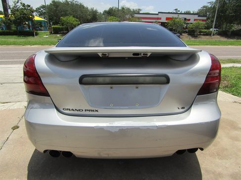 Used 2006 Pontiac Grand Prix GXP w/ Sun And Sound Package FWD image 3