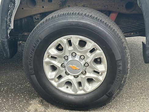 Used 2023 Chevrolet Silverado 2500 LT image 7