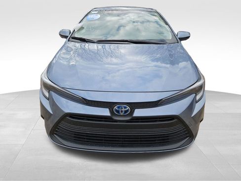 Used 2025 Toyota Corolla LE image 2