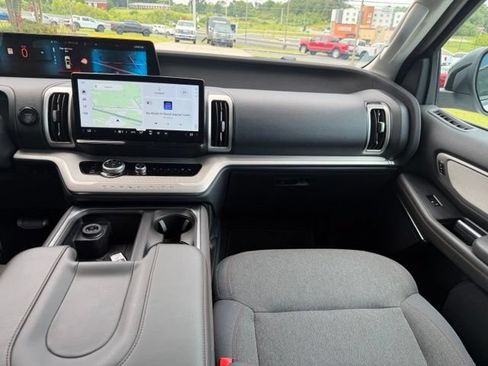 Used 2025 Ford Expedition Max Active RWD image 13