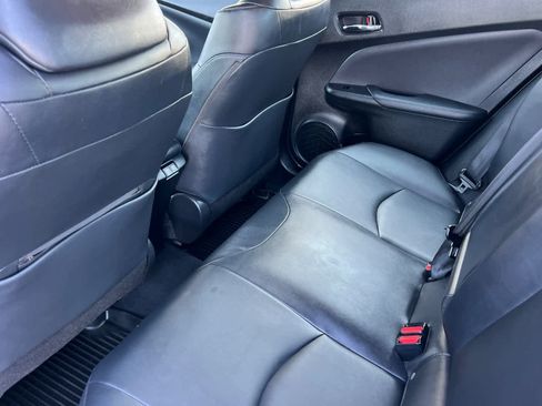 Certified 2021 Toyota Prius XLE AWD/4WD image 4