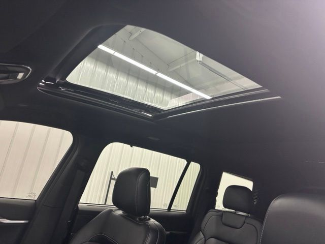 Used 2025 Jeep Grand Cherokee L Limited w/ Luxury Tech Group II AWD/4WD image 43