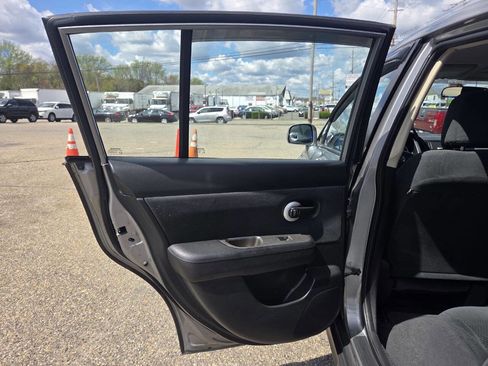 Used 2012 Nissan Versa 1.8 S w/ Convenience Pkg FWD image 11