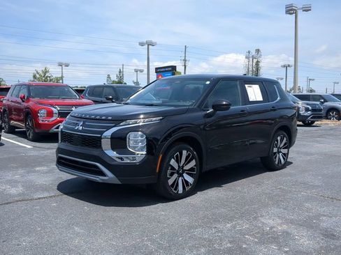 Used 2025 Mitsubishi Outlander SE FWD image 1