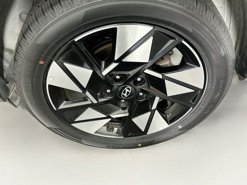 Used 2025 Hyundai Kona SEL FWD image 11