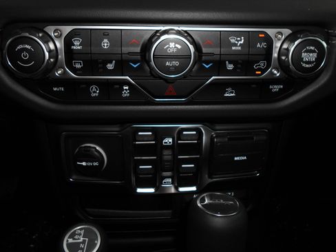 New 2025 Jeep Gladiator Sport image 14