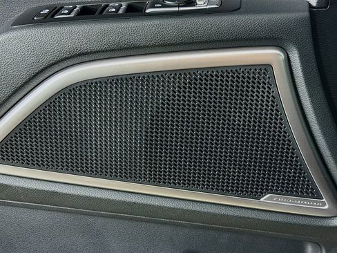 Used 2025 Kia Telluride EX w/ EX Captain's Chair Package FWD image 24