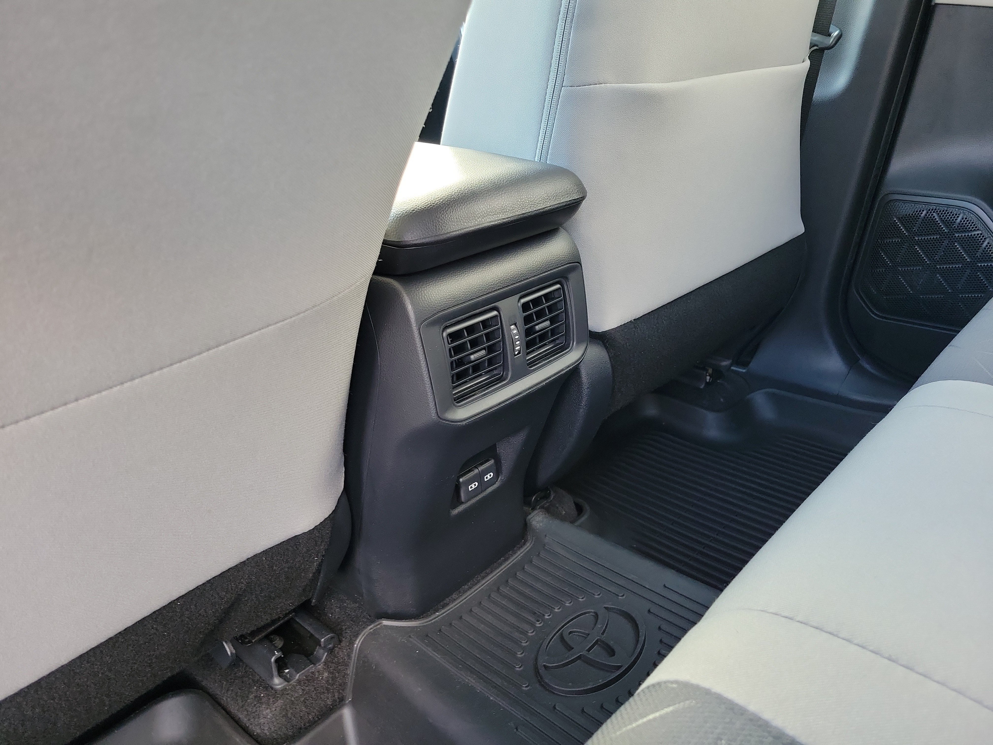Used 2023 Toyota RAV4 XLE w/ Convenience Package FWD image 14