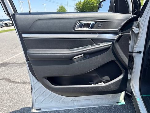 Used 2016 Ford Explorer XLT w/ Equipment Group 201A AWD/4WD image 20
