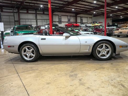 Used 1996 Chevrolet Corvette Convertible RWD image 10